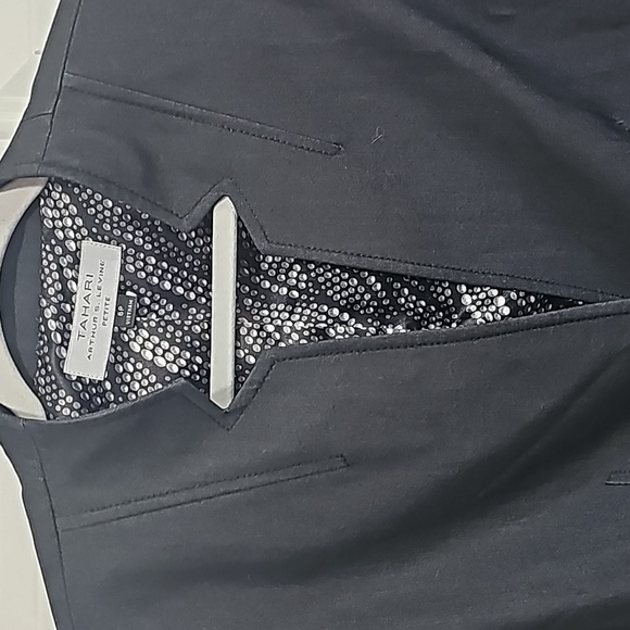 NWOT SUIT COAT CHARCOAL GRAYWITH A SILKY DESIGN INSIDE - Picture 4 of 7